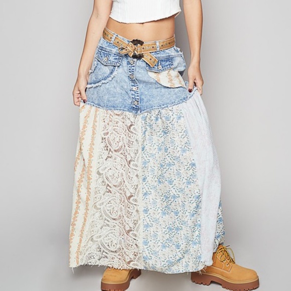POL Light Wash Button Frayed Lace Floral Print Patchwork Maxi Skirt NWOT - Picture 3 of 5